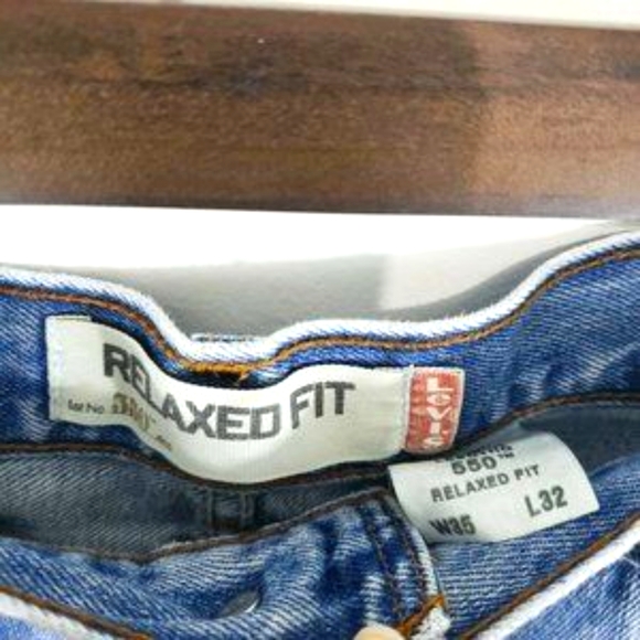 LEVI'S - EUC, Relaxed Fit 550 Cutoff Jean Shorts, Size 34 - Picture 6 of 6